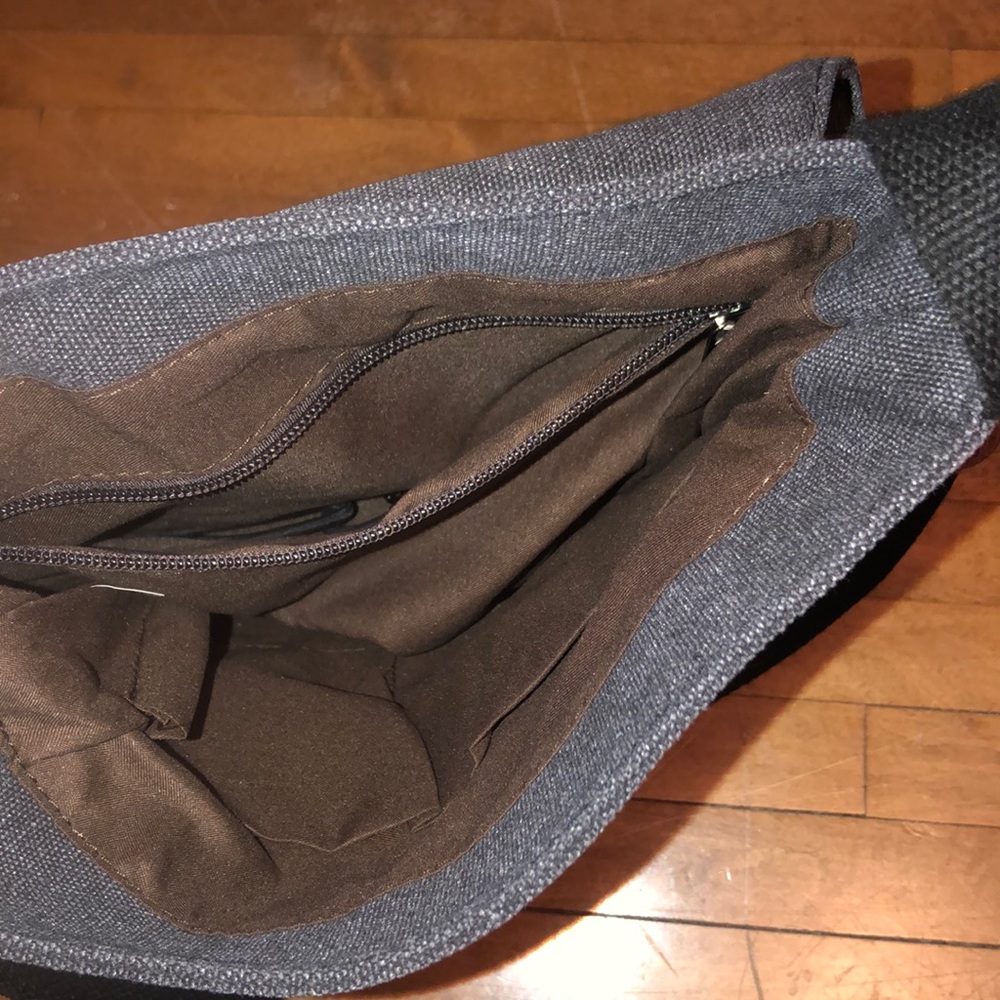 Multi-pocket Over-the-shoulder Purse - Picture 2 of 4